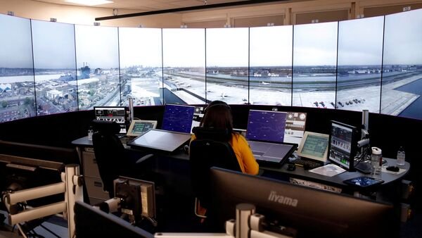 UK Air Traffic Control Experiences 'Network-Wide Failure,' Prompting Concerns Over International Flight Delays